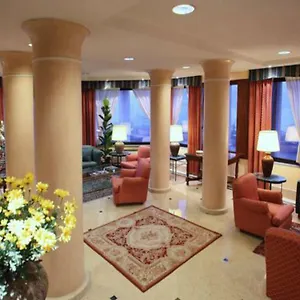 Otel Cyrano, Saronno